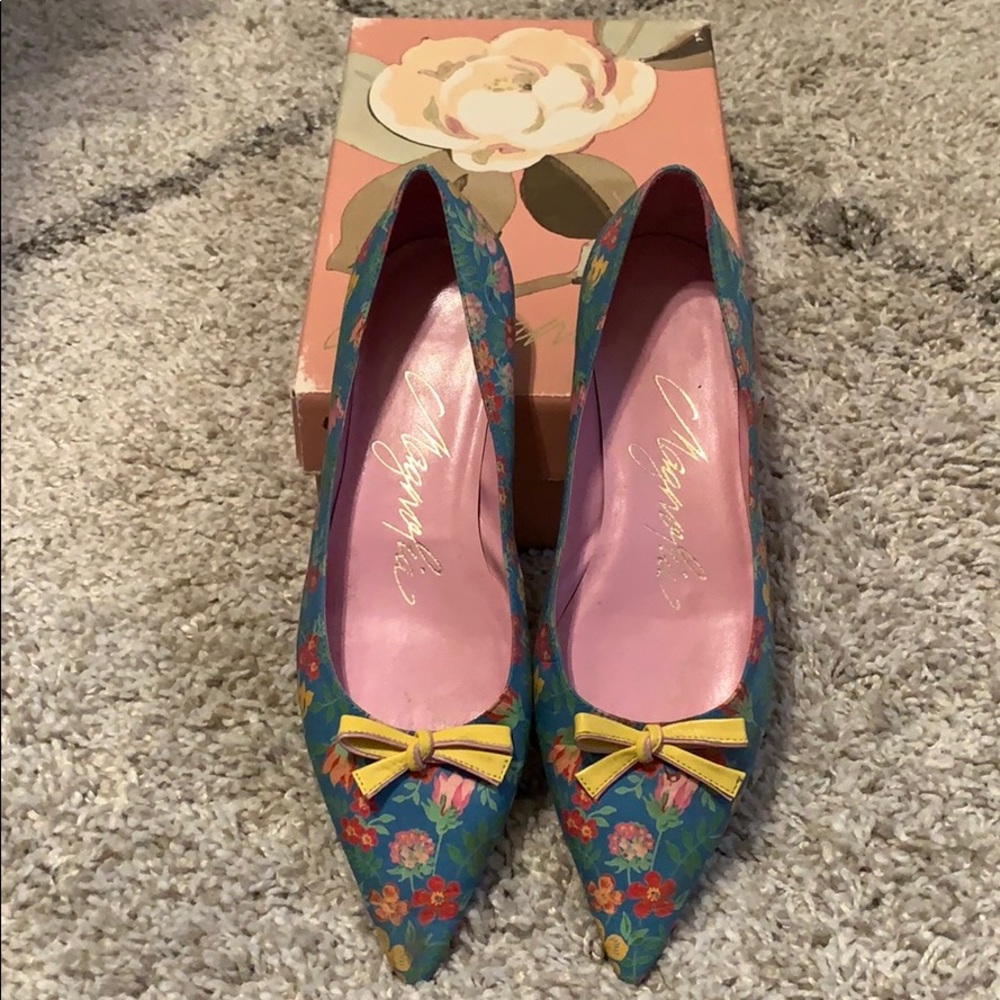 Magnolia floral flats